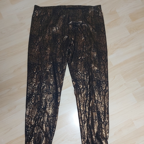 Tina Knowles Black & Gold Stretch Snakeskin Pattern Leggings - Picture 6 of 9